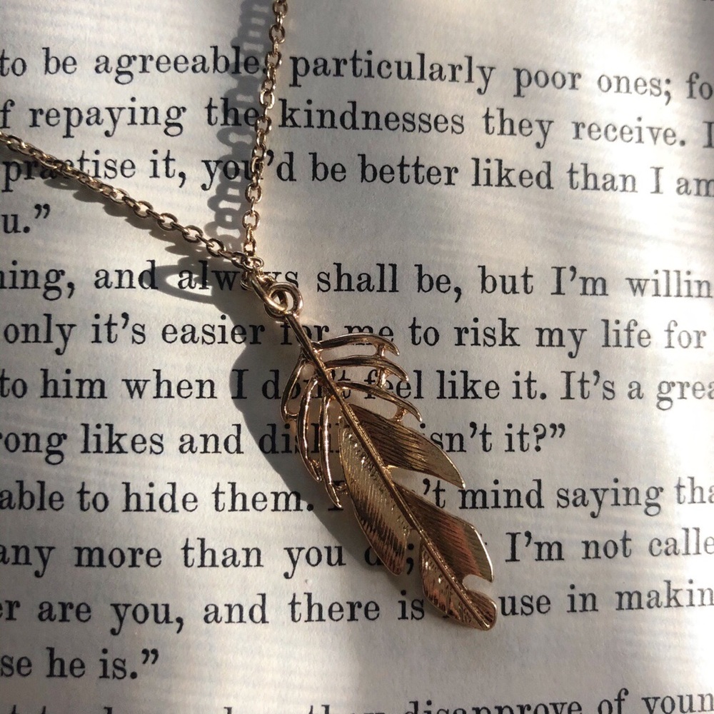 GOLD FEATHER NECKLACE